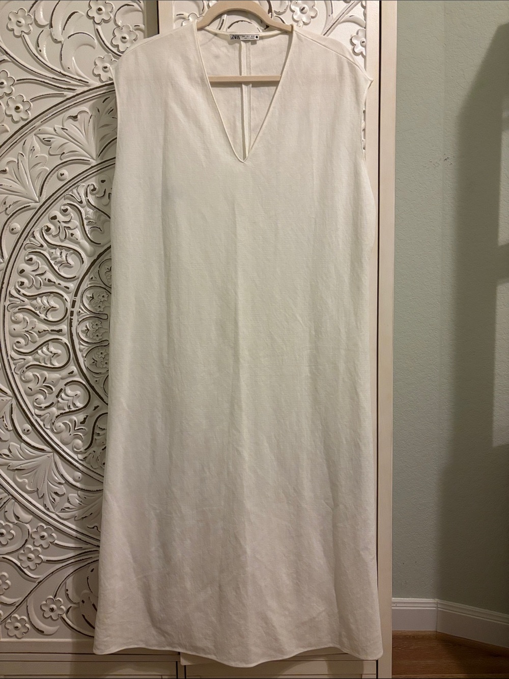 Zara White-Cream V-Neck Sleeveless Maxi Dress